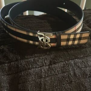 Burberrry Belt size Medium unisex  good for men or women